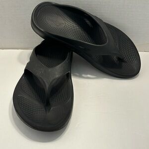 Oofos original black thong sandal